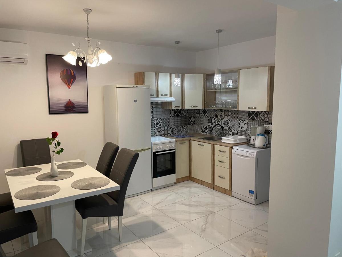 Pinezići Villa Mira ***** מראה חיצוני תמונה
